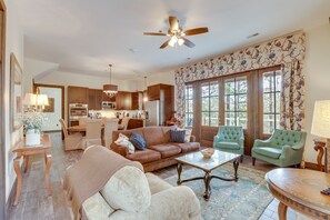 TV, fireplace