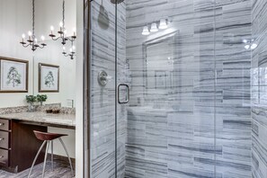 Hus (5 Bedrooms) | Badrum | Dusch