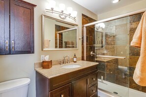 Apartment (2 Bedrooms) | Interior - Downtown Frisco Townhome ~ 1 Mi to Lake Dillon! (Frisco)