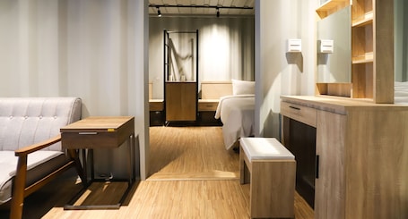 Cubrecamas, escritorio y wifi gratis