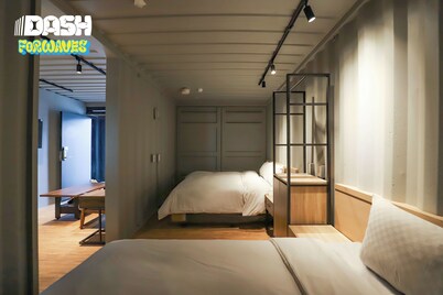 Dash Forwaves Hotel