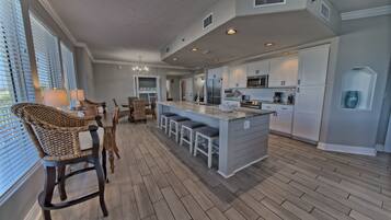 Huoneisto, 3 makuuhuonetta | Yksityinen keittiö | Jääkaappi, uuni, kahvin-/teenkeitin, leivänpaahdin