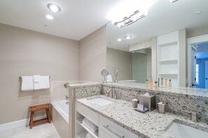 Kondominium, 2 kamar tidur | Kamar mandi