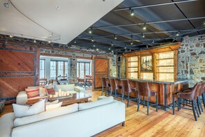 Condo, 3 Bedrooms | Bar (on property)