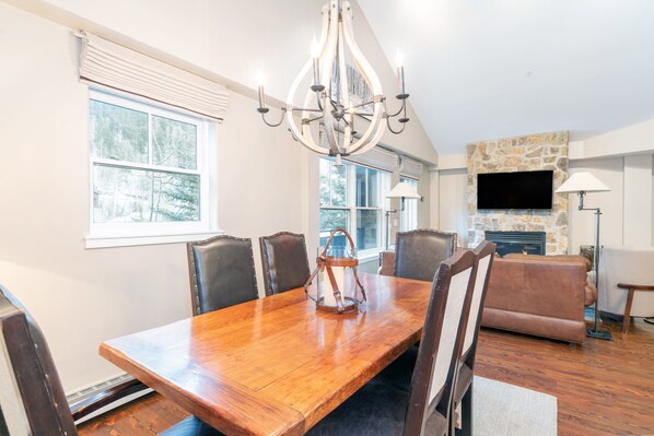 Condo, 3 phòng ngủ | Khu ăn uống