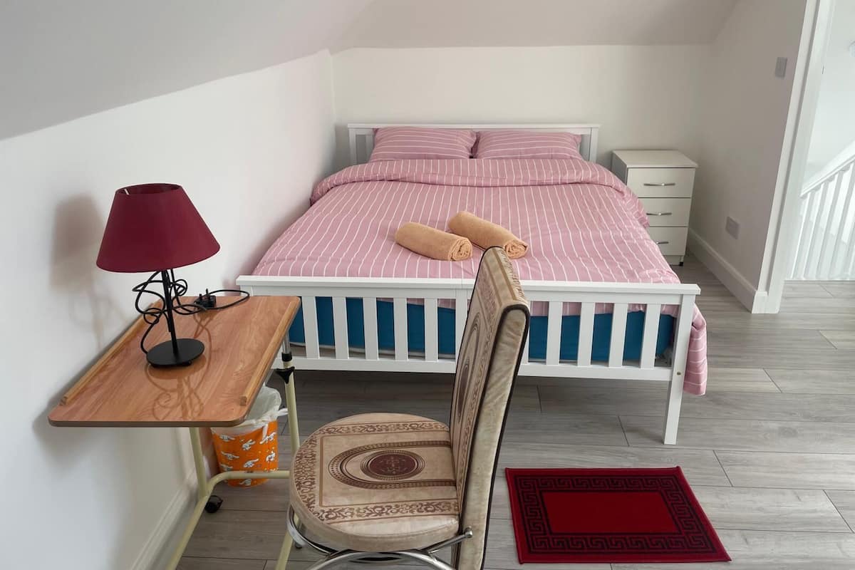 Skrivbord, gratis wi-fi och sängkläder