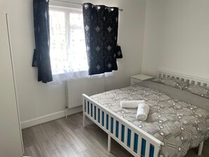 Habitación superior con 1 cama doble o 2 individuales | Wifi gratis