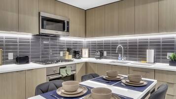 Apartment, 1 Bedroom | Private kitchen | Fridge, oven, toaster