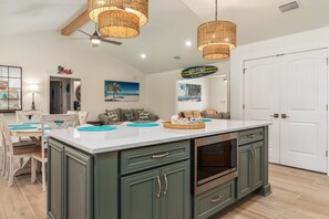 Maison, 3 chambres | Cuisine privée | Réfrigérateur