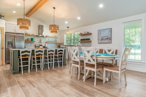 Dining - Las Brisas -131 Bienville 3 Bedroom Home by RedAwning (Dauphin Island)