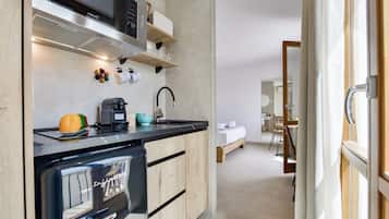 Fridge, microwave, coffee/tea maker, electric kettle