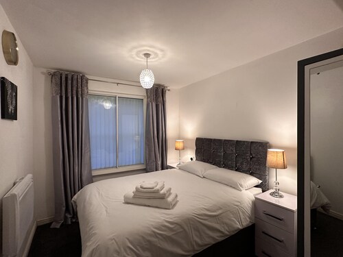 Captivating 2-bed Apartment in West Bromwich