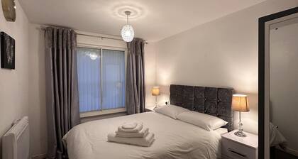 Captivating 2-bed Apartment in West Bromwich