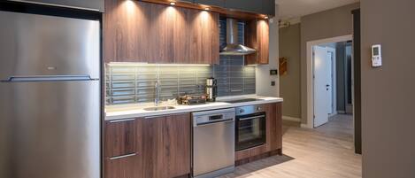 家庭套房 | 私人厨房 | 大冰箱、烤箱、炉灶、洗碗机