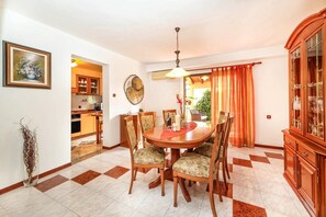 Dining - Two Bedroom with amazing terrace in peaceful area of Rovinj, just 10 minutes walk from old town (Rovinj)