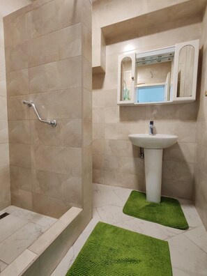 Shower, hair dryer, towels - Villa Maxima / Apartment 10 (Neum)
