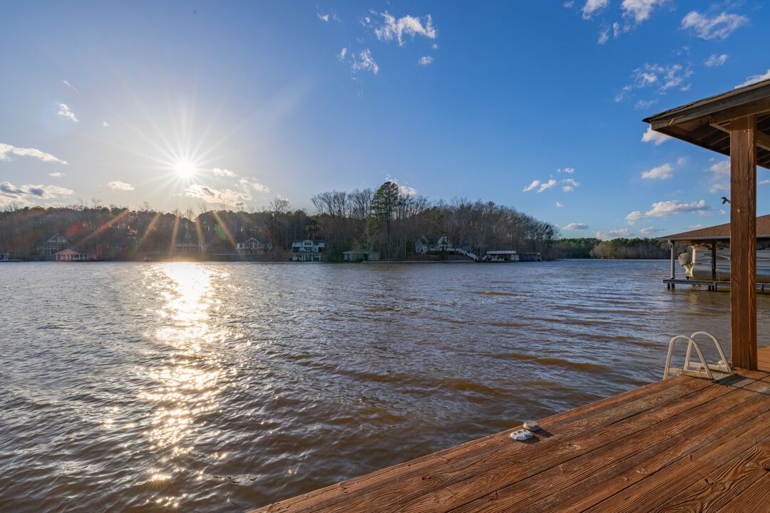 Lakeside Camp | Peaceful & Private Retreat | Spectacular Views
