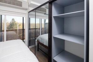 Soundproofing, free WiFi - Micro Boutique Living Fredericton (Fredericton)