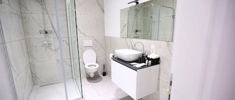 Toallas, jabón, papel de baño
