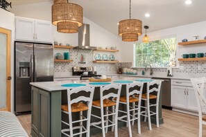 冰箱、微波炉、厨具/餐具