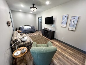 1 bedroom, desk, iron/ironing board, free WiFi - New Construction Home, Short Walk to Lake Access (Cherokee Village)