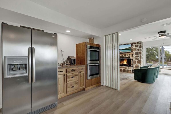 Coffee/tea maker, fridge, microwave, oven