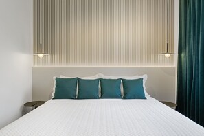 3 habitaciones, tabla de planchar con plancha y cuna de viaje