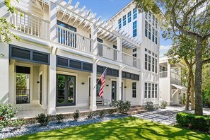 Exterior - Special Offer! Family-friendly escape with bikes, playroom, & easy walk to beach (Seagrove Beach)