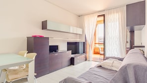 Smart TV, offices - Fior di Loto - One Bedroom Apartment, Sleeps 4 (Desenzano del Garda)