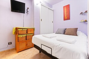 1 slaapkamer, een strijkplank/strijkijzer, internet