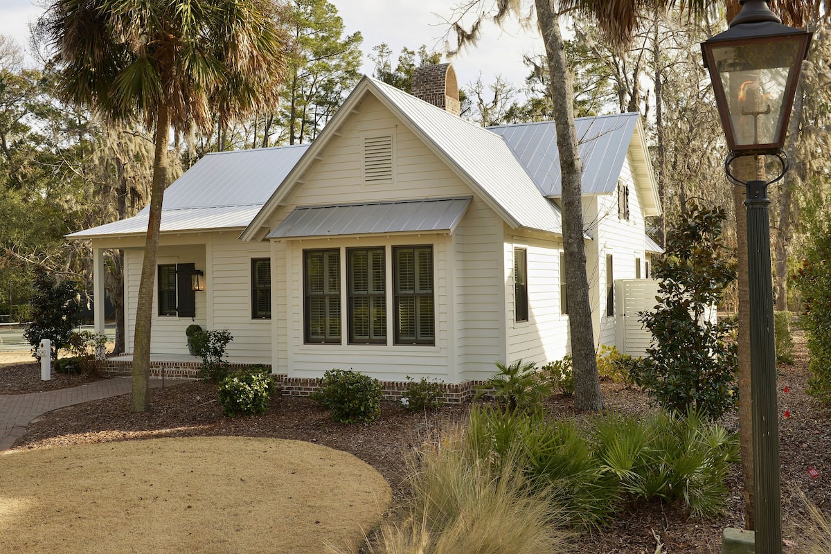 2 Bedroom Wilson Village Home 5049 | Premium bedding, down comforters, pillowtop beds, minibar