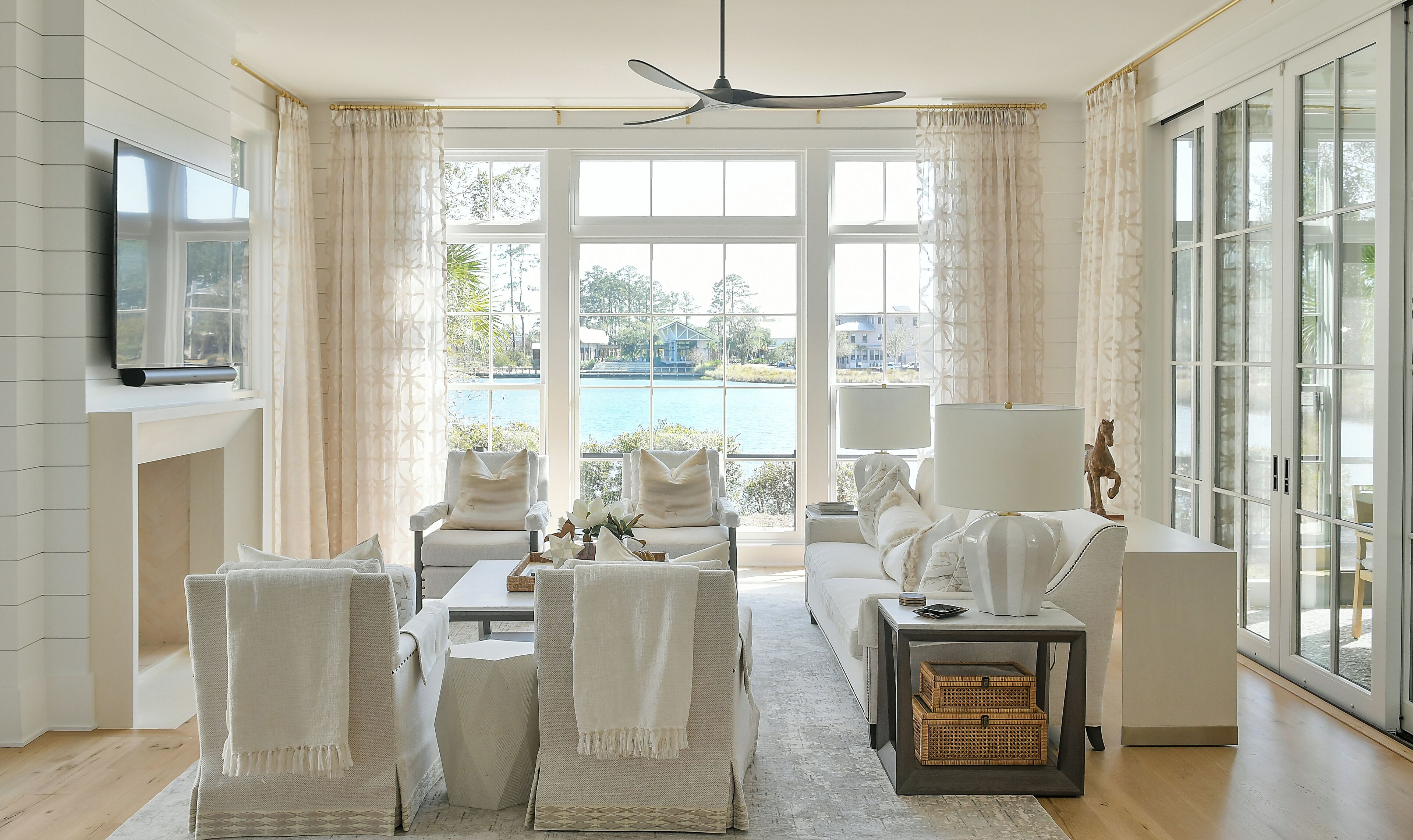 Lagoon View 5 Bedroom Moreland Village Home 5573 | Wohnbereich | Smart-TV, Kamin, DVD-Player