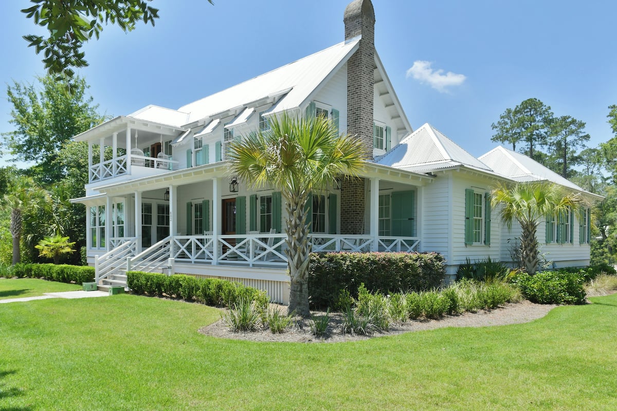 Lagoon 5 Bedroom Moreland Village Home 5600 | Premium bedding, down comforters, pillowtop beds, minibar