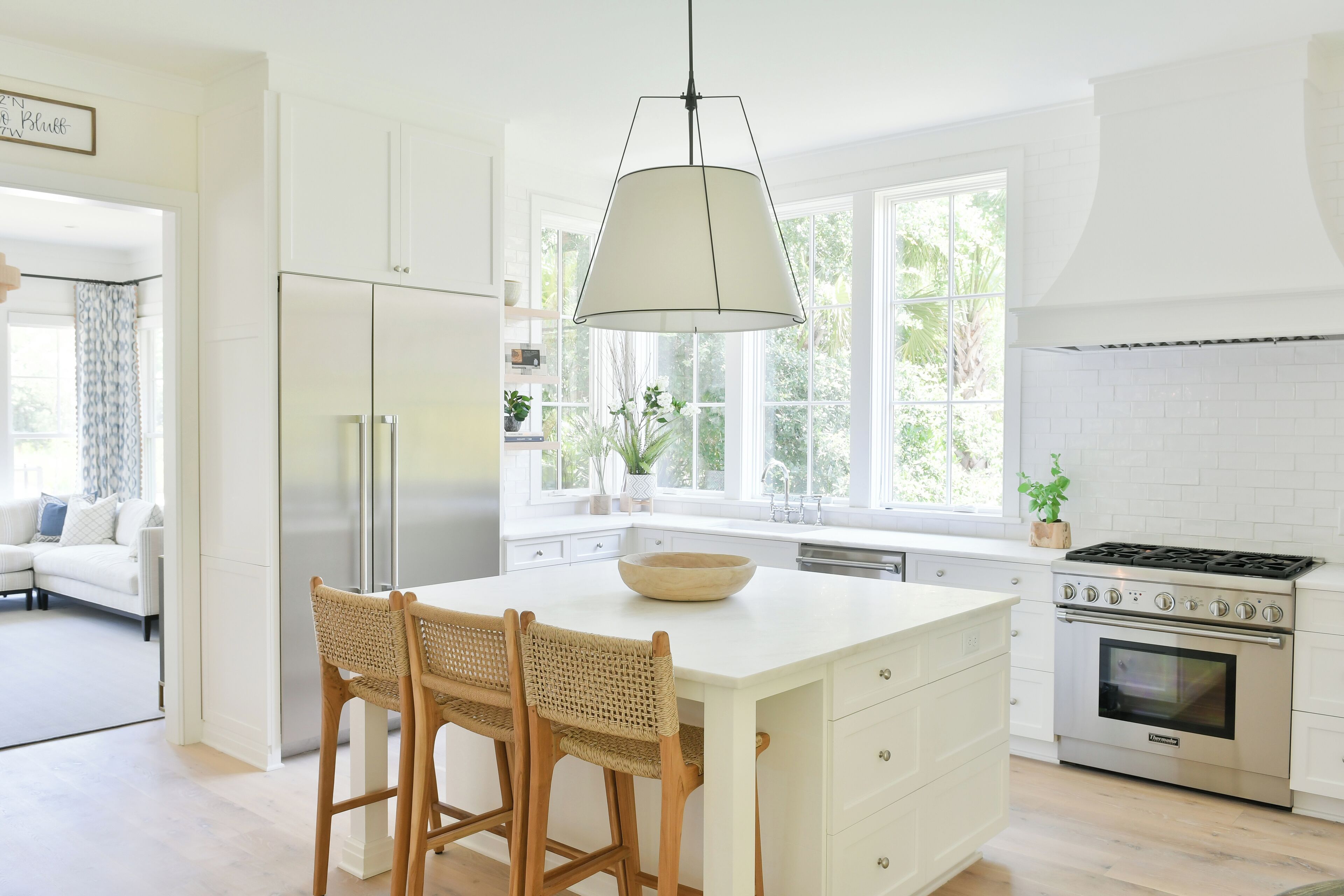 Cafetera/tetera, silla alta para bebés, artículos de limpieza