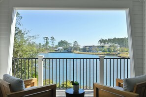 Lagoon View 5 Bedroom Moreland Village Home 5573 | Premium bedding, down duvets, pillow-top beds, minibar - Montage Palmetto Bluff Residences (Bluffton)