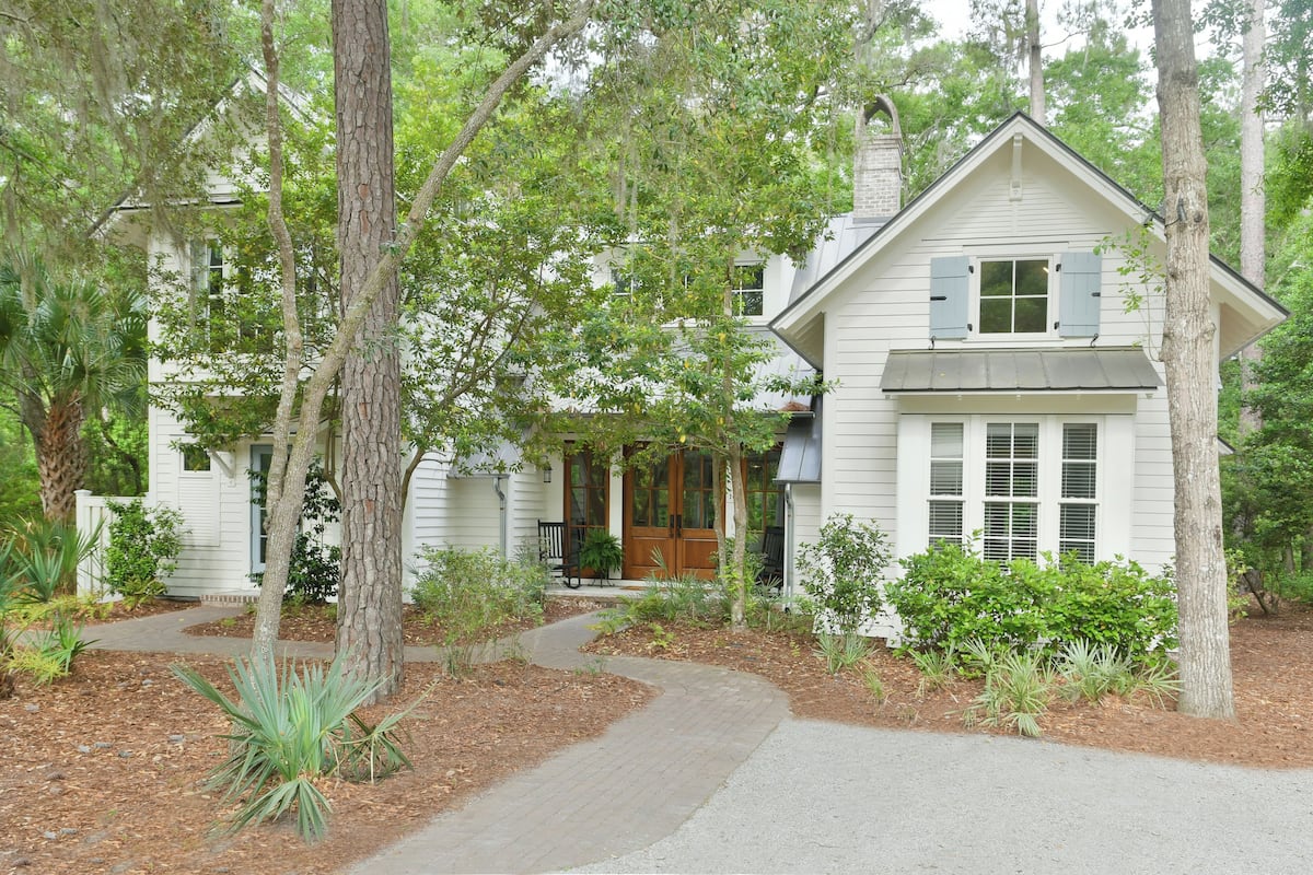 Lagoon 4 Bedroom Wilson Village Home 128 | Premium bedding, down comforters, pillowtop beds, minibar