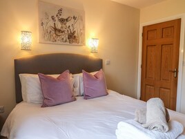 2 dormitorios, decoración individual, mobiliario individual