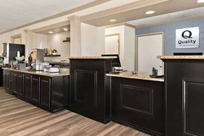 Lobby - Quality Inn & Suites Weatherford, TX (Weatherford)