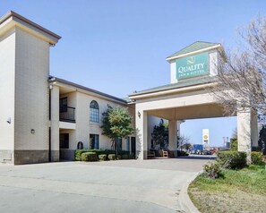 Exterior - Quality Inn & Suites Weatherford, TX (Weatherford)