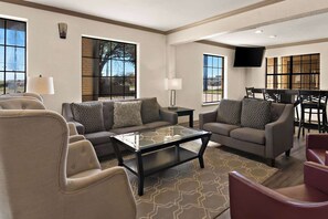 Interior - Quality Inn & Suites Weatherford, TX (Weatherford)