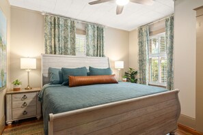 2 bedrooms, desk, iron/ironing board, travel cot - Casa De Sol in Historic District St. Augustine. Dog Friendly (St. Augustine)