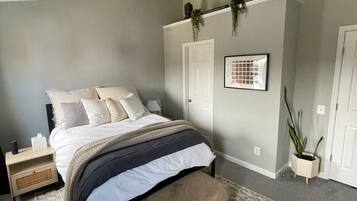 2 bedrooms, iron/ironing board, bed sheets