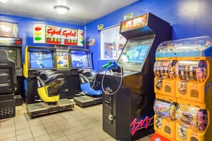 Game room - Americinn by Wyndham Green Bay Near Stadium (Green Bay)