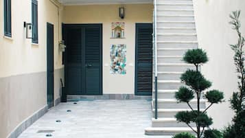 Appartamento, 1 camera da letto, patio | Facciata della struttura