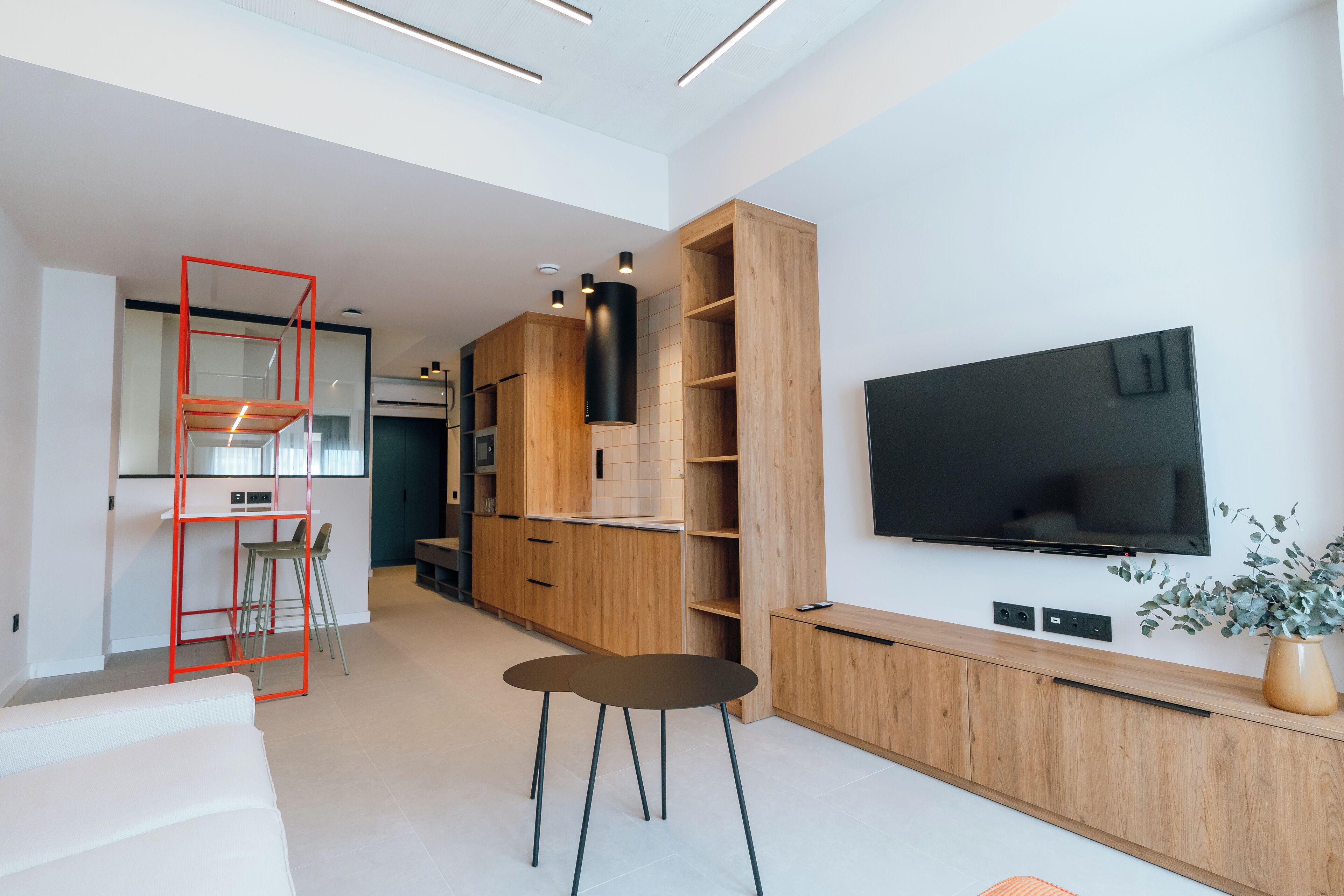 Estudio estándar | Zona de estar | Una televisión LED, Netflix, servicios de streaming