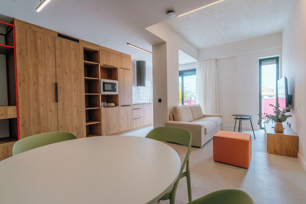 Deluxe appartement, uitzicht op de stad | Woonruimte | Ledtelevisie, Netflix en streamingdiensten