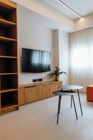 Studio Standard | Aire de séjour | Téléviseur à DEL, Netflix, services de diffusion en continu