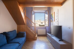 Smart TV - Bright two bedrooms apartment at 15 minutes walk to the Colosseum (Roma)