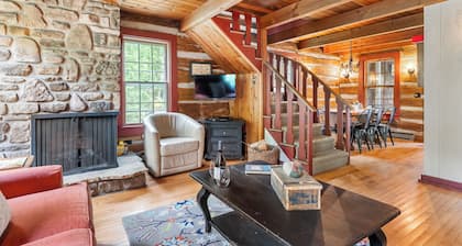 Waterfront Log Cabin on Kangaroo Lake, Dog Friendly