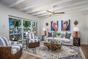 Smart TV, caminetto, studio